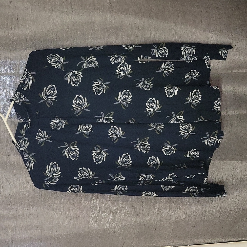 Women's LOFT long-sleeved floral blouse size‎ small